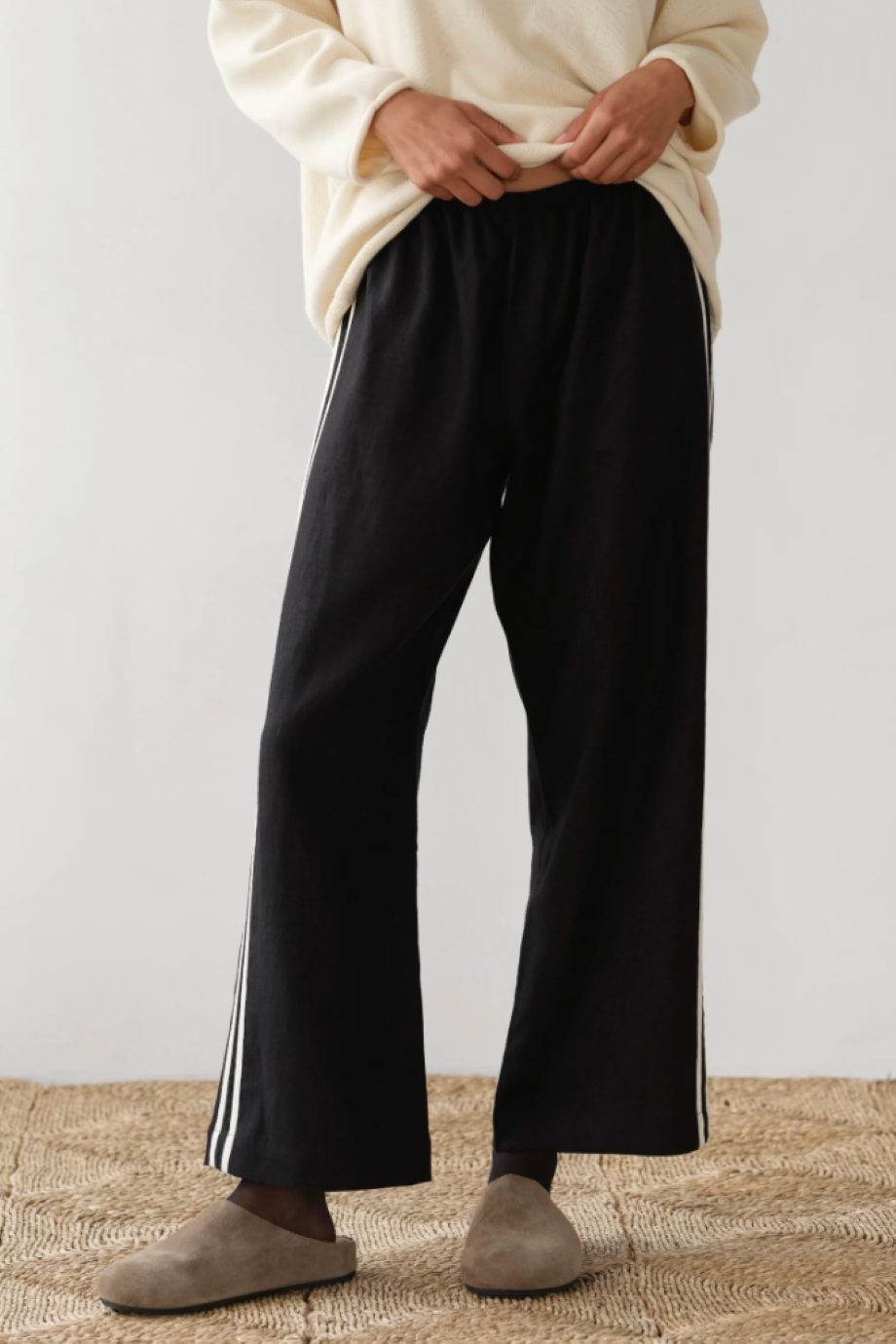 Donni Linen Stripe Crop Pant - Jet Black