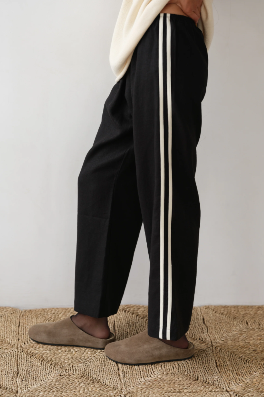 Donni Linen Stripe Crop Pant - Jet Black