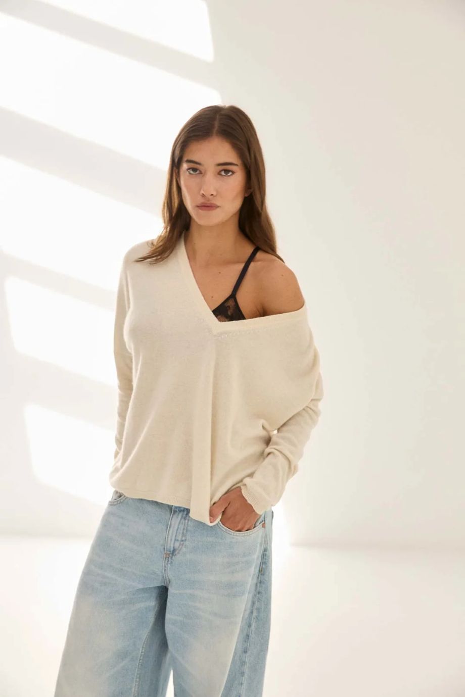 Stone V-Neck Cashmere Sweater - Warm White