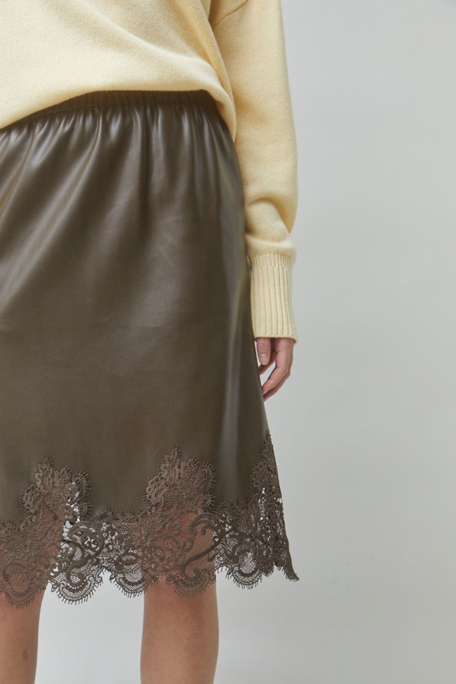 Suncoo Flow Faux Leather Skirt - Kaki