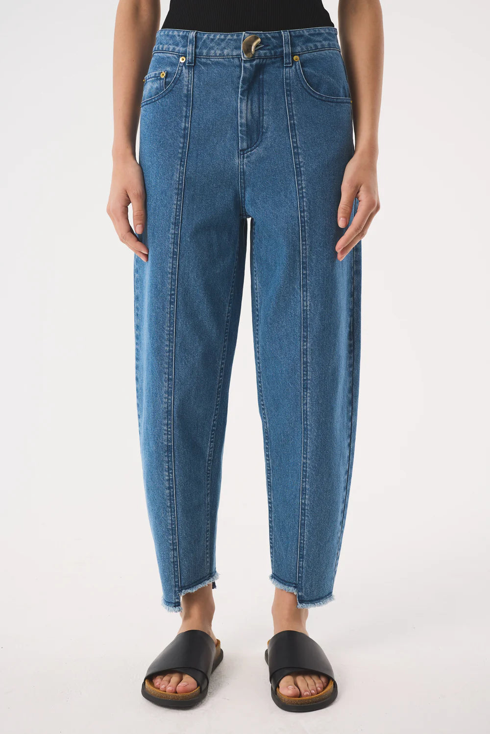 AKYN Slim Barrel Jeans - Midwash