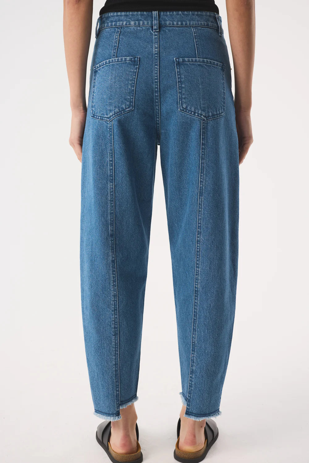 AKYN Slim Barrel Jeans - Midwash