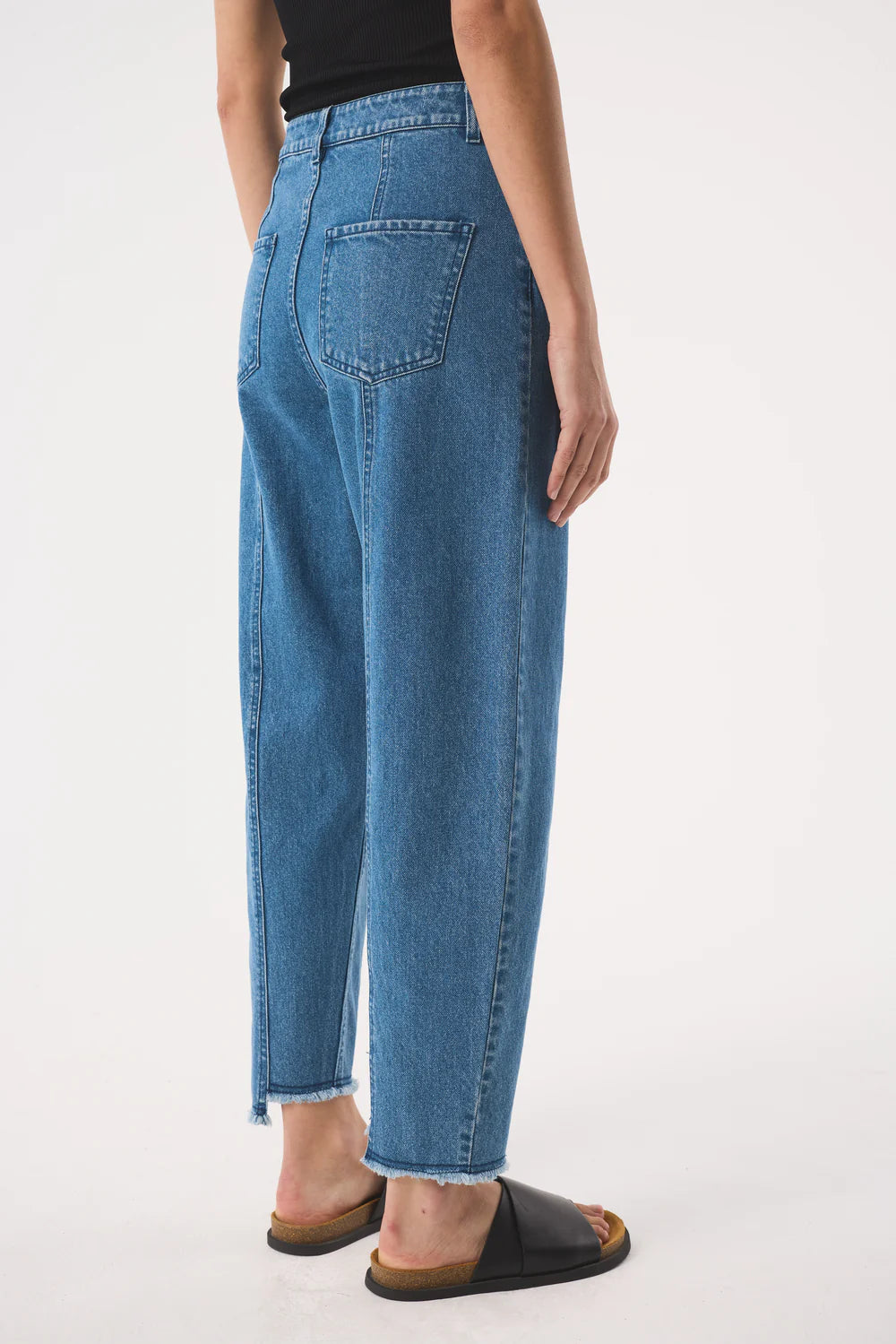 AKYN Slim Barrel Jeans - Midwash