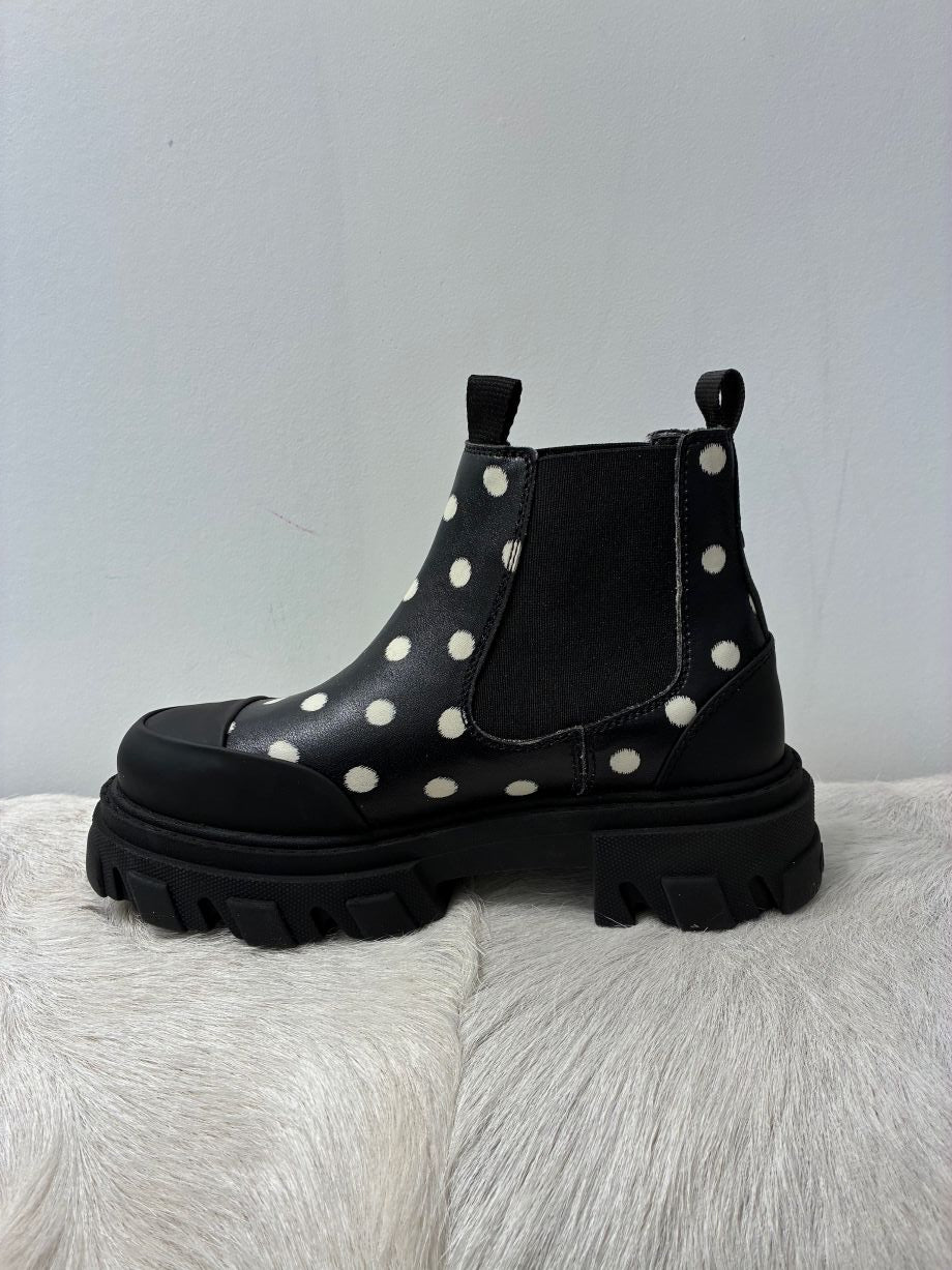 Ganni Cleated Low Chelsea Boot - Black/White