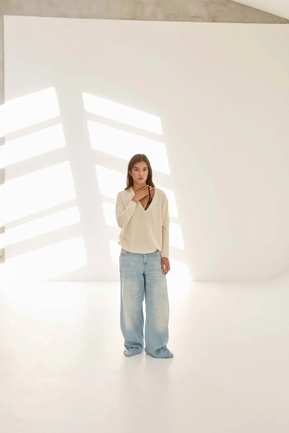 Stone V-Neck Cashmere Sweater - Warm White